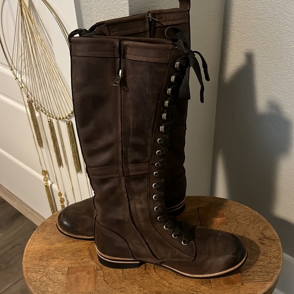 Leather lace up boots - Picture 2 of 5